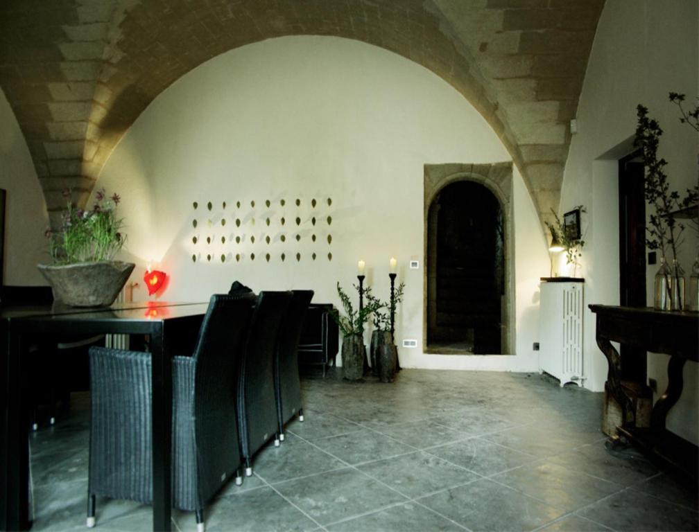 蒙特阿瑞娜酒店 Montaren-et-Saint-Médiers 外观 照片