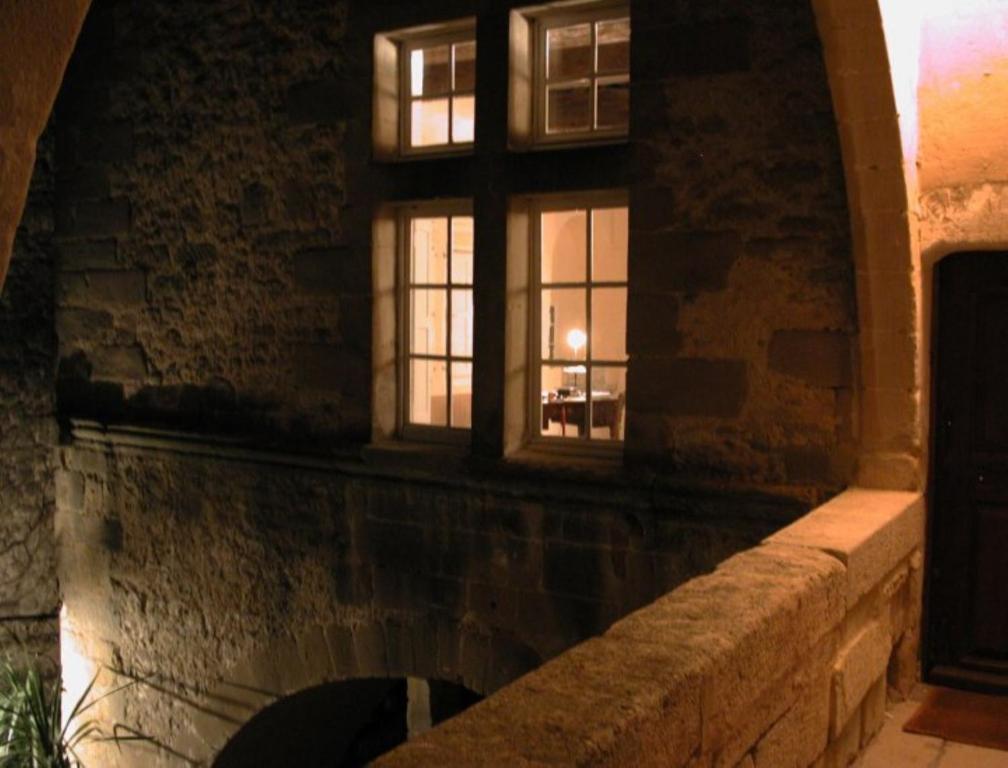 蒙特阿瑞娜酒店 Montaren-et-Saint-Médiers 外观 照片