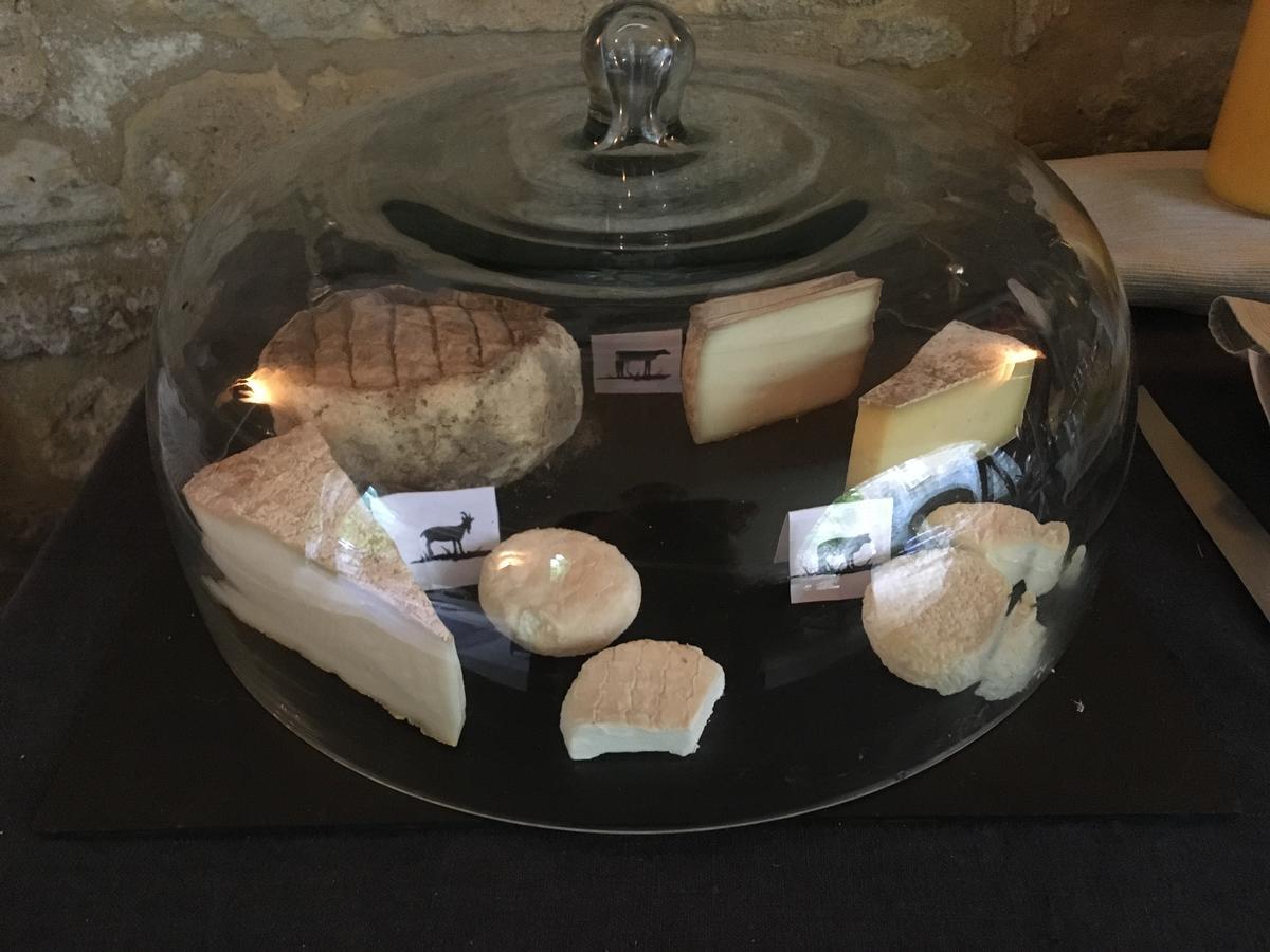 蒙特阿瑞娜酒店 Montaren-et-Saint-Médiers 外观 照片