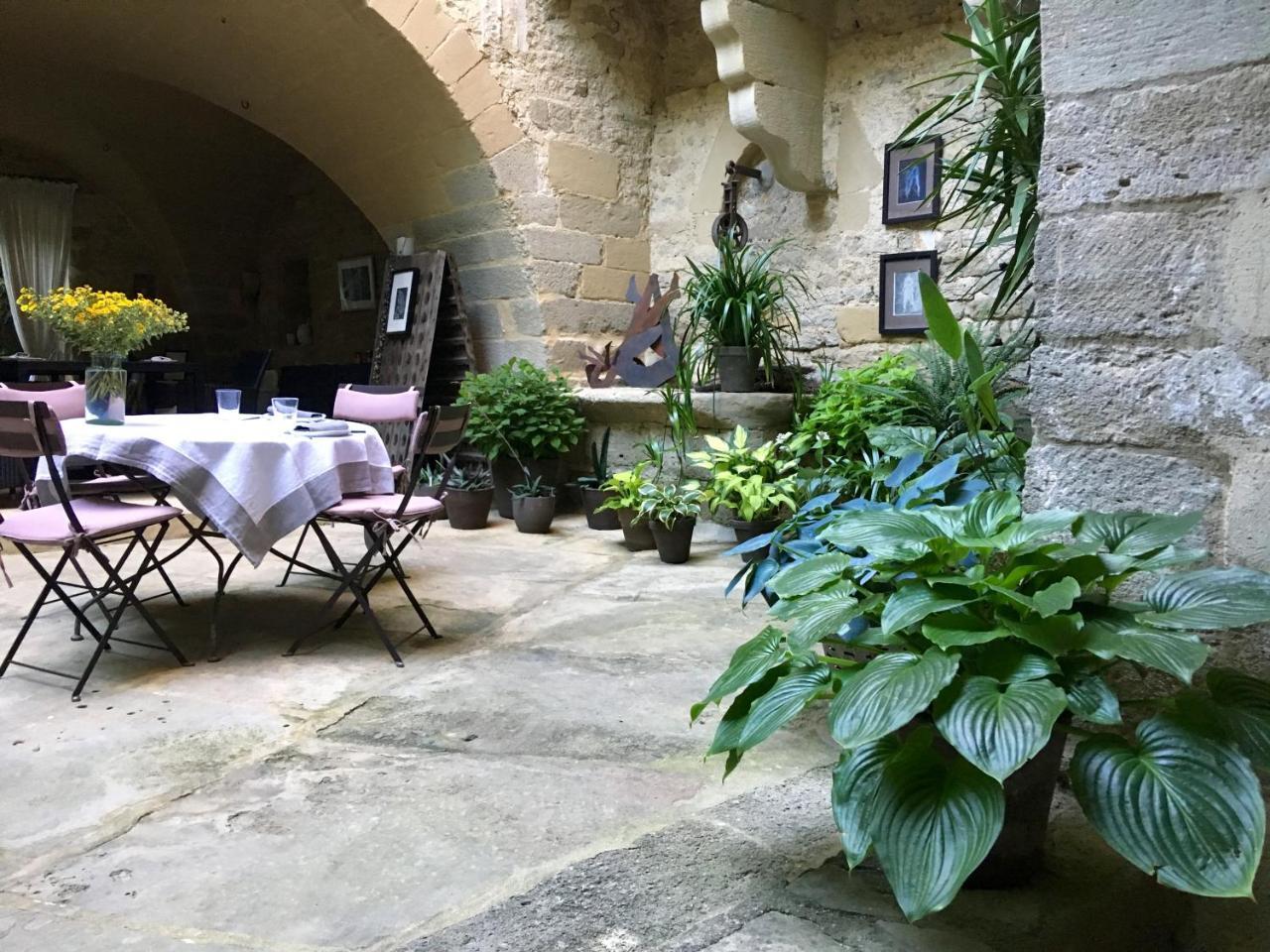 蒙特阿瑞娜酒店 Montaren-et-Saint-Médiers 外观 照片